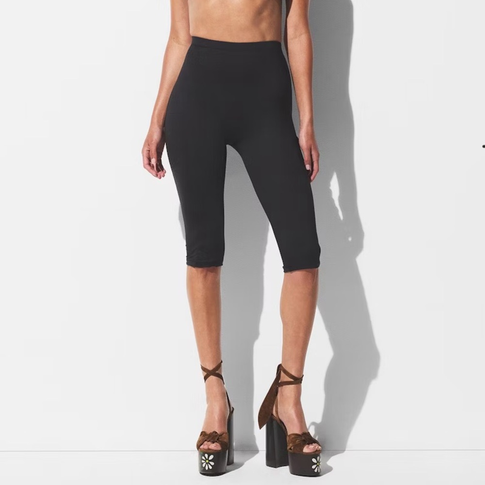 Skims signature swim Black Capri Leggings Sold Out